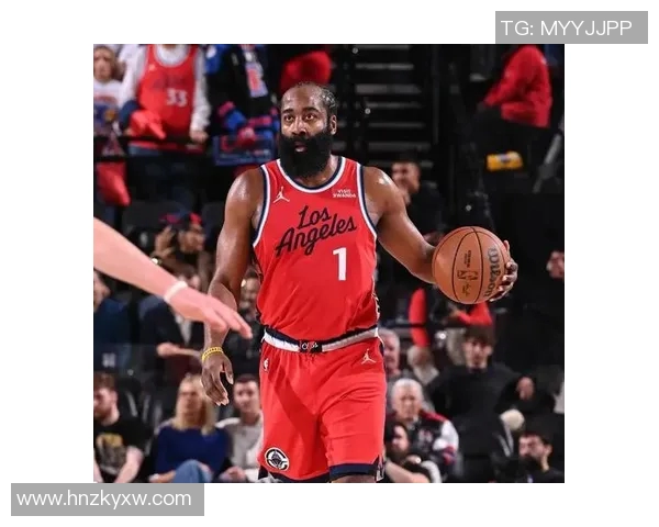 NBA爵士对快船赛事分析及双方近期状态对比探讨